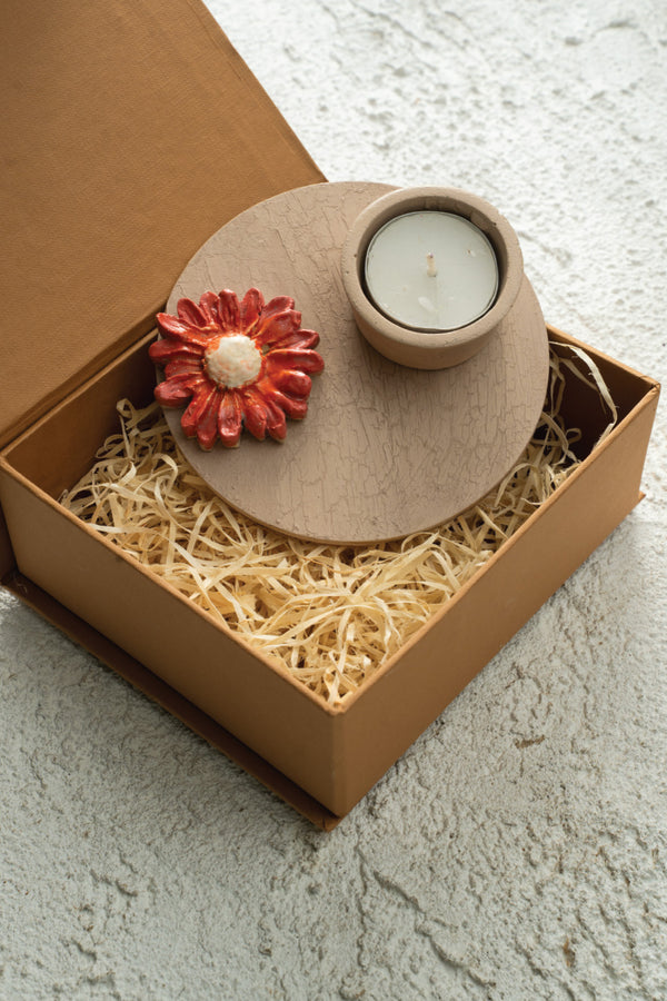 Earthen Daisy Tealight Holder