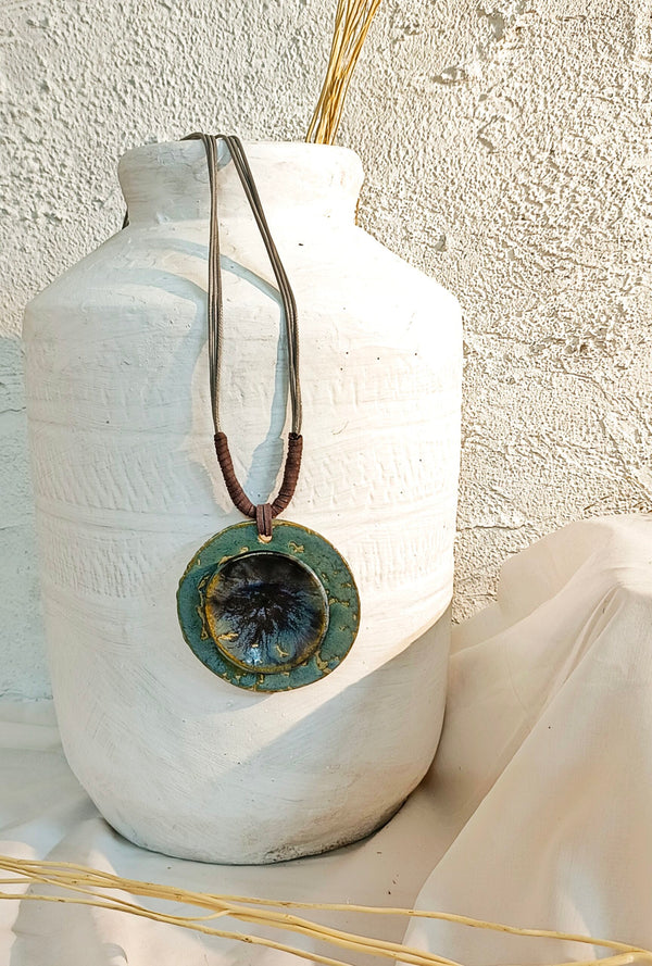 Vasl - Round, bluish grey