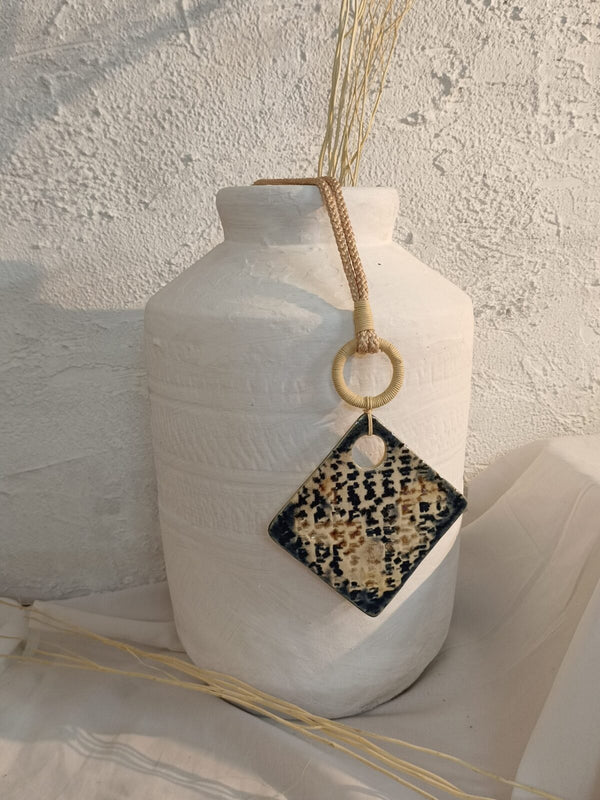 Uns - Square with ring